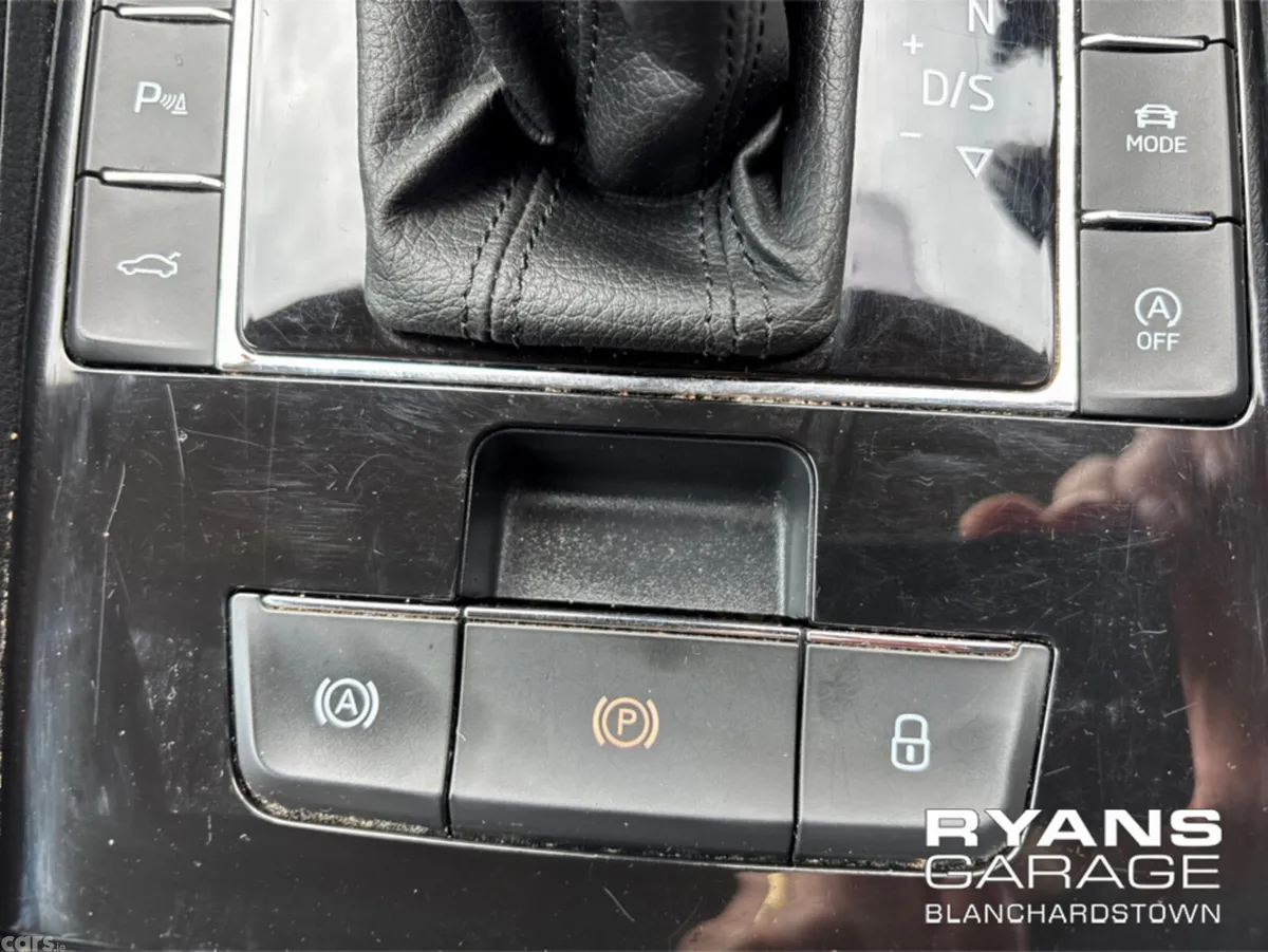 Skoda Superb Hatchback, Diesel, 2023, Black