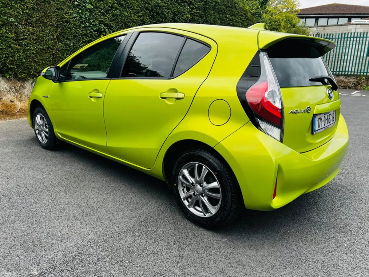 Toyota Aqua Hatchback, Petrol Hybrid, 2017, Green