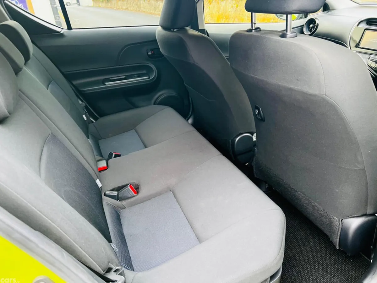 Toyota Aqua Hatchback, Petrol Hybrid, 2017, Green