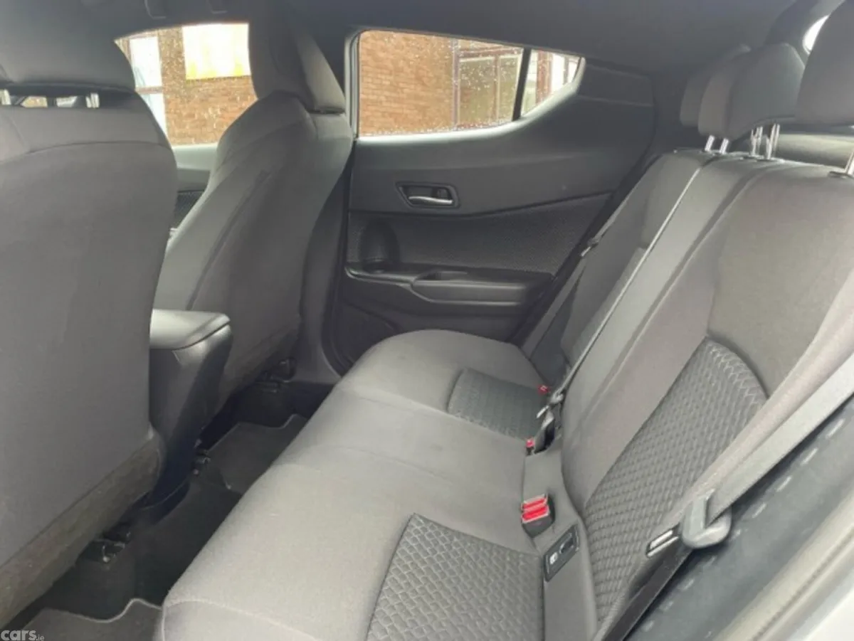 Toyota C-HR SUV, Petrol Hybrid, 2023, Silver
