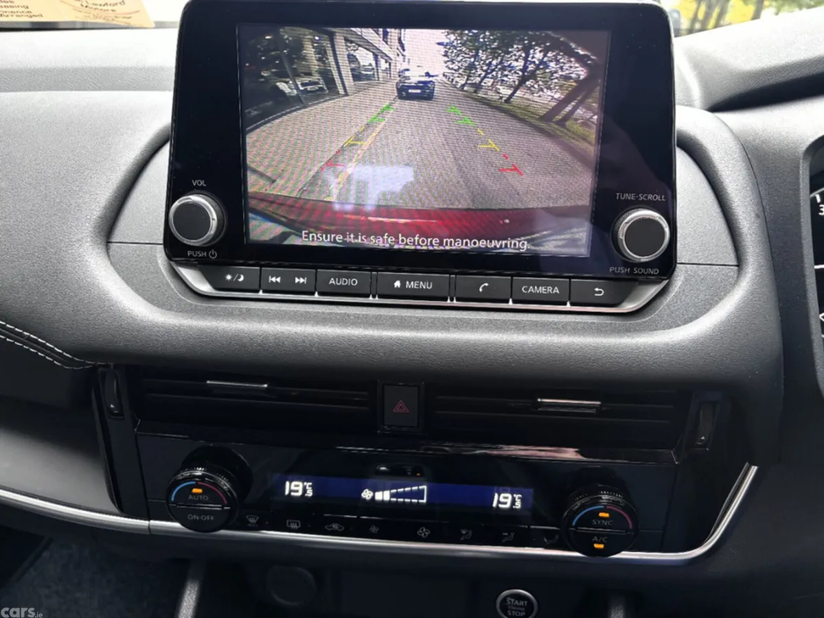 Nissan Qashqai MPV, Petrol, 2024, Red