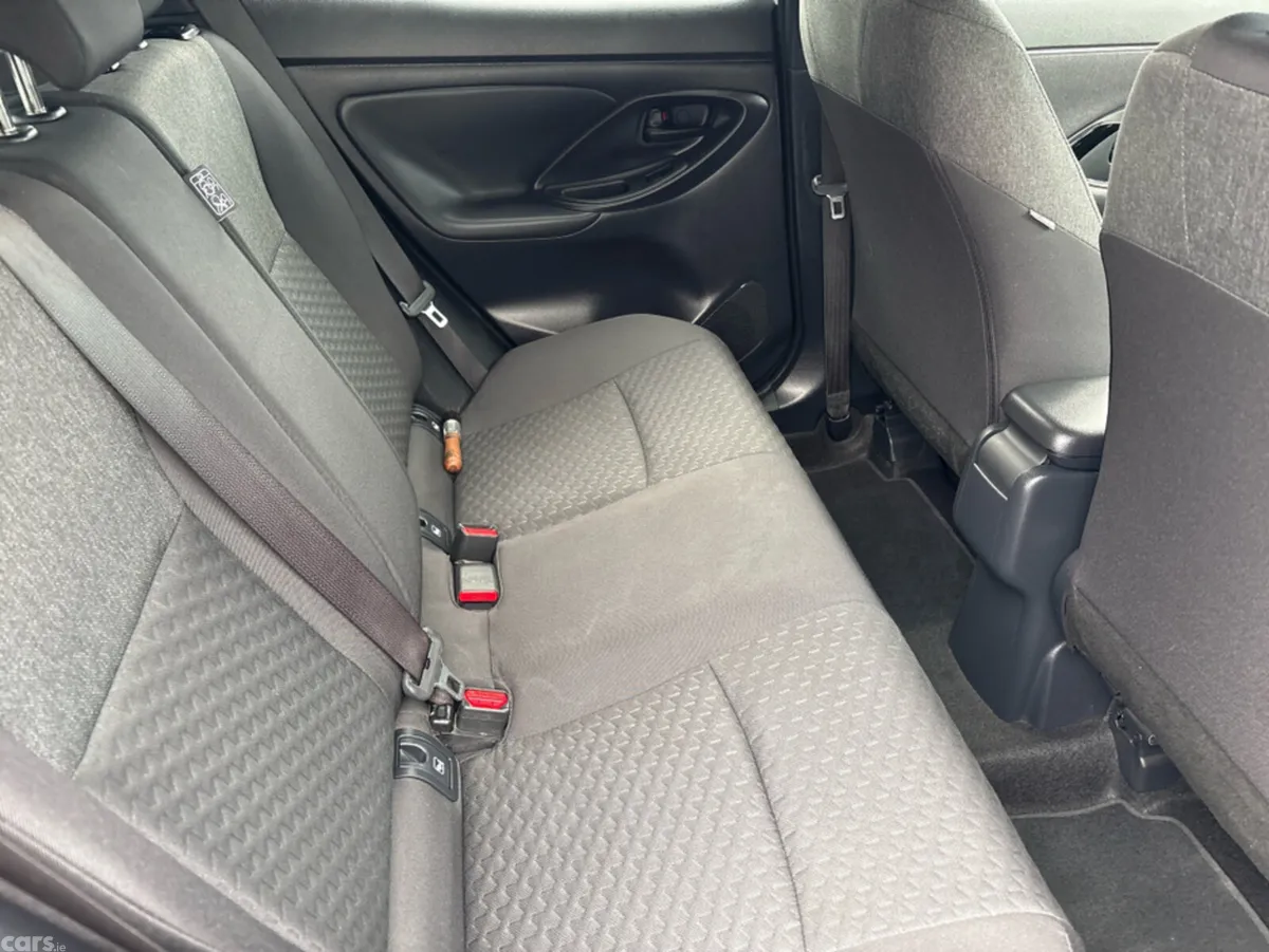 Toyota Yaris Cross SUV, Petrol Hybrid, 2025, Grey