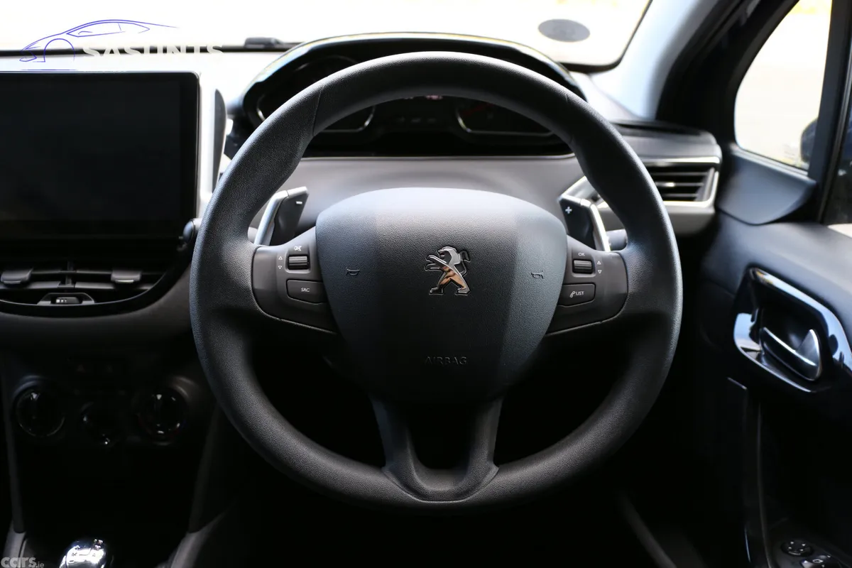 Peugeot 208 Hatchback, Petrol, 2015, Blue