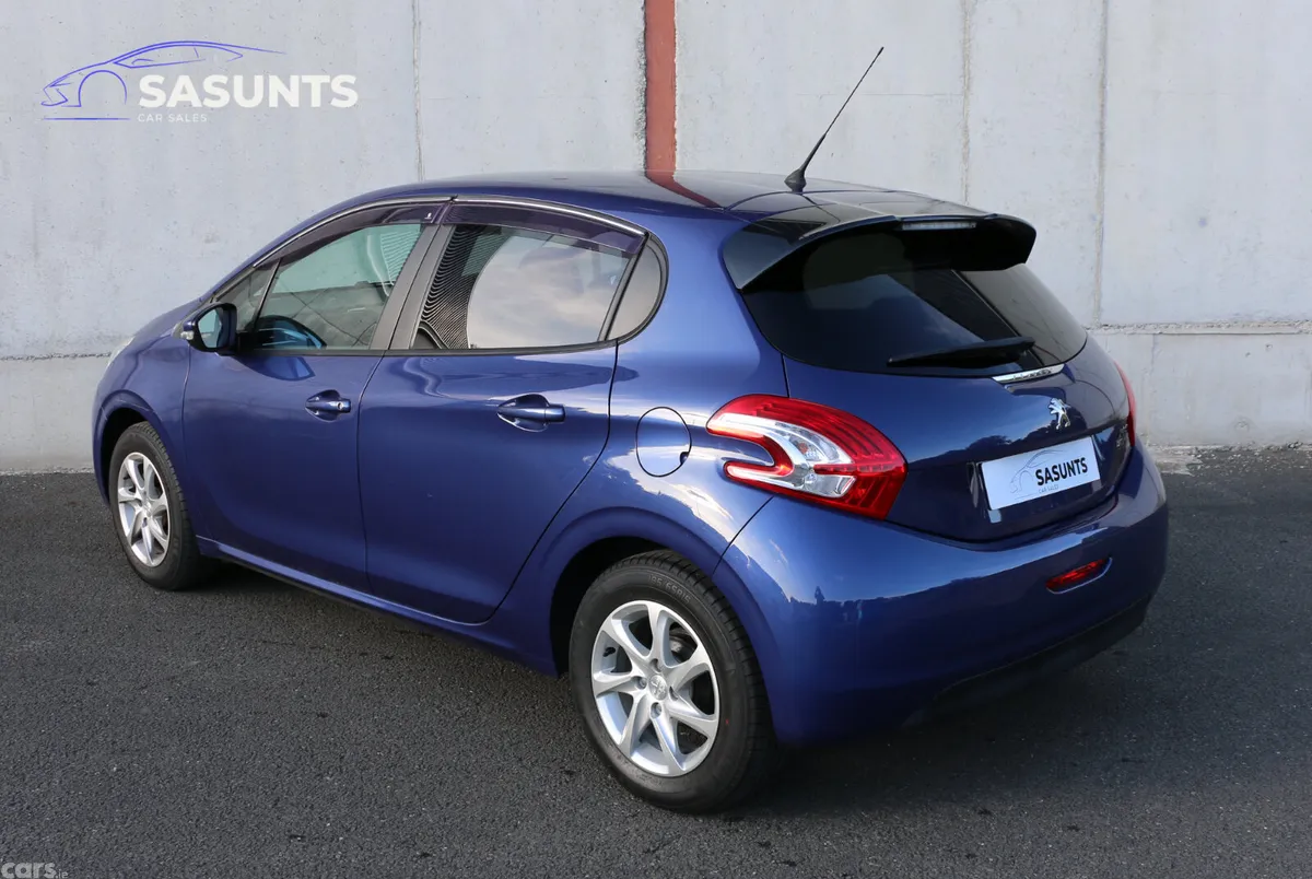 Peugeot 208 Hatchback, Petrol, 2015, Blue