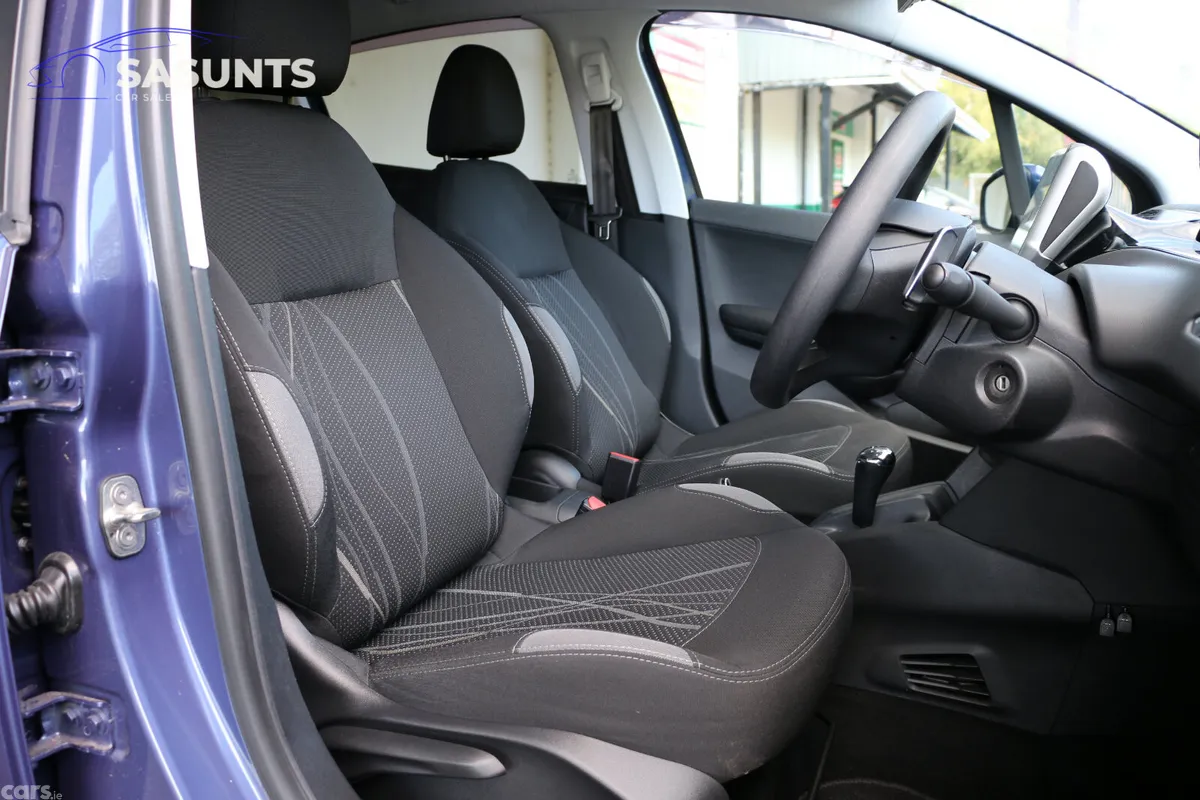 Peugeot 208 Hatchback, Petrol, 2015, Blue