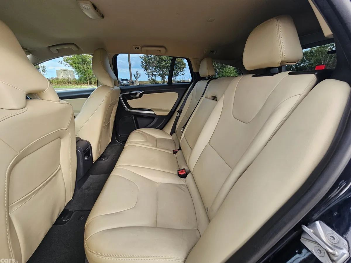 Volvo V60 Estate, Diesel, 2018, Blue