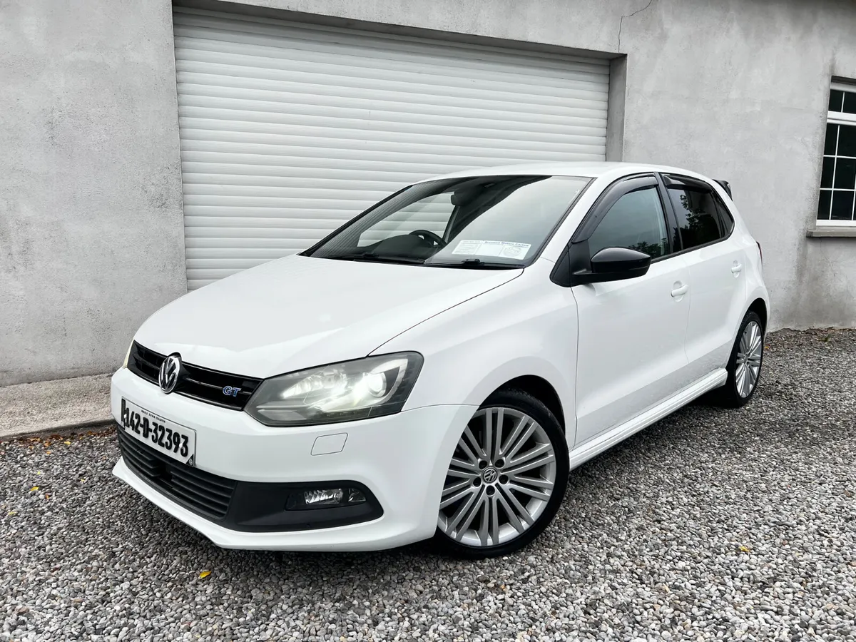 Volkswagen Polo Hatchback, Petrol, 2014, White