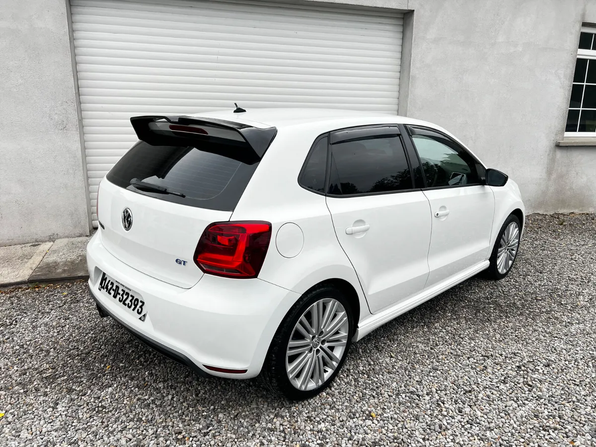 Volkswagen Polo Hatchback, Petrol, 2014, White