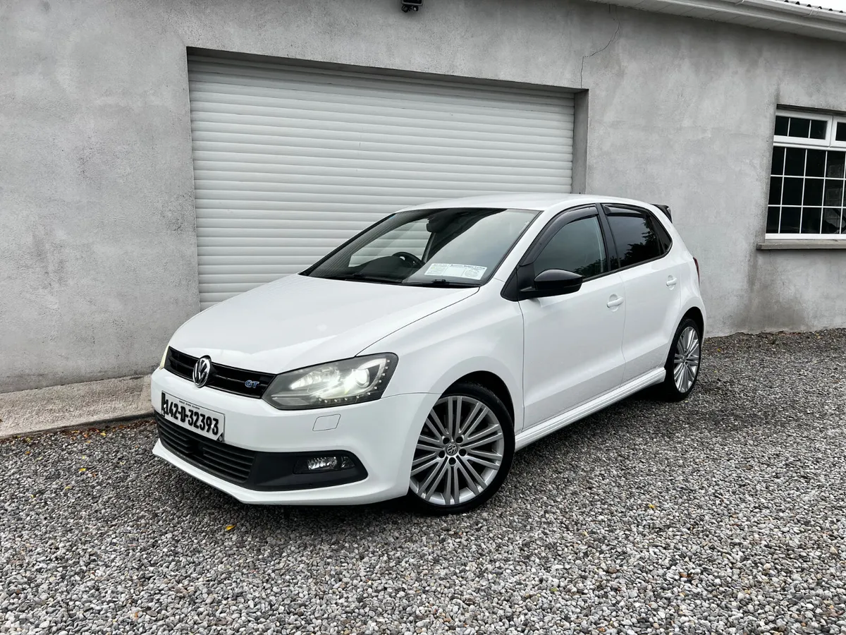 Volkswagen Polo Hatchback, Petrol, 2014, White