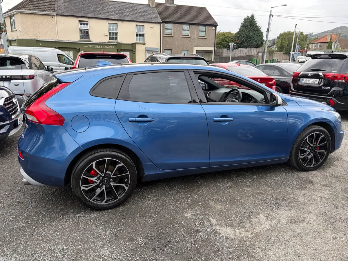 Volvo V40 Hatchback, Diesel, 2016, Blue