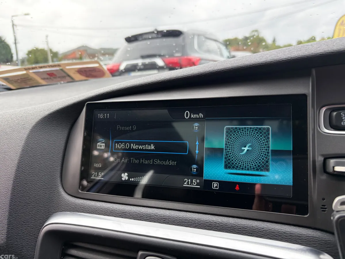 Volvo V40 Hatchback, Diesel, 2016, Blue