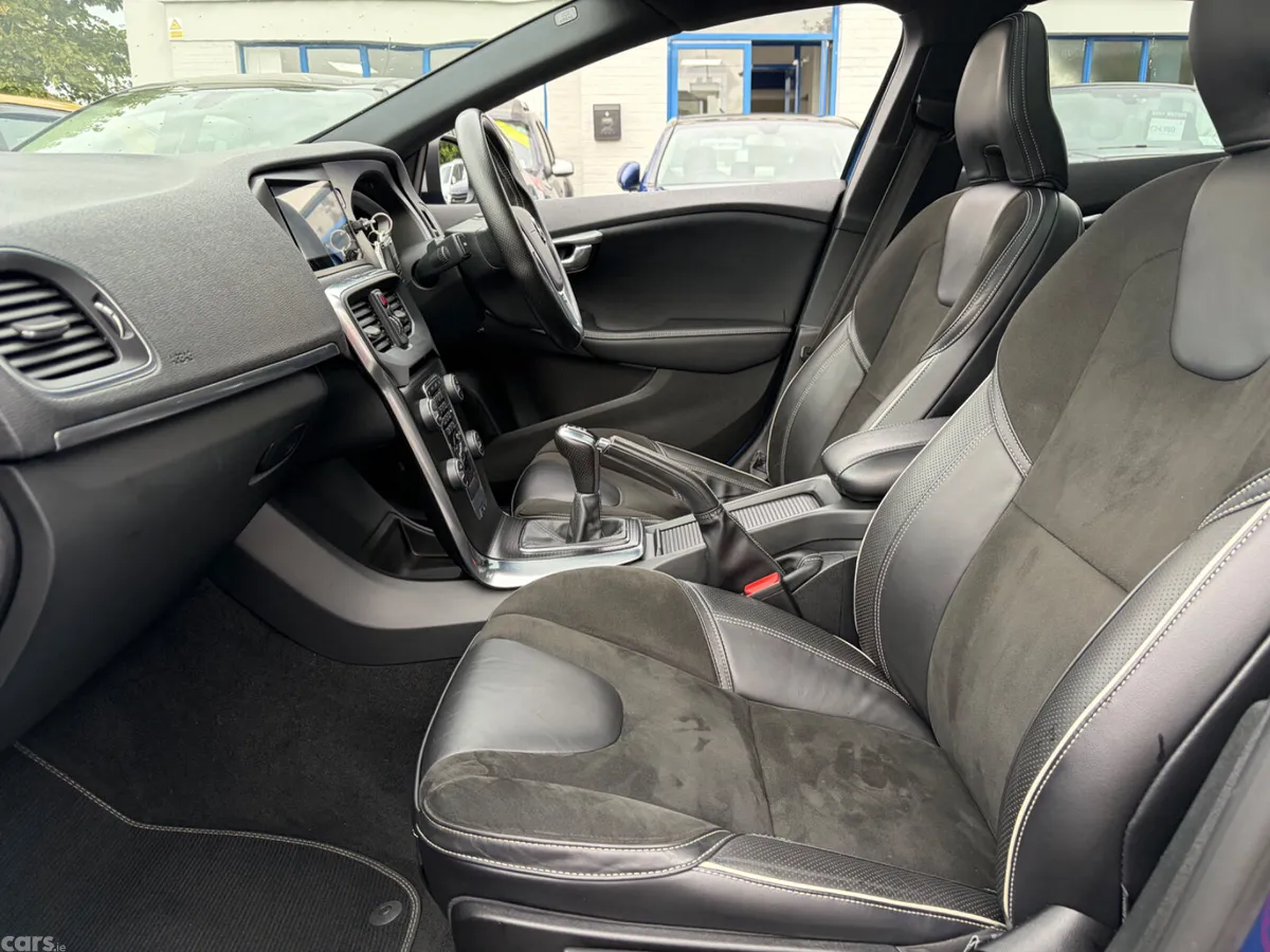 Volvo V40 Hatchback, Diesel, 2016, Blue