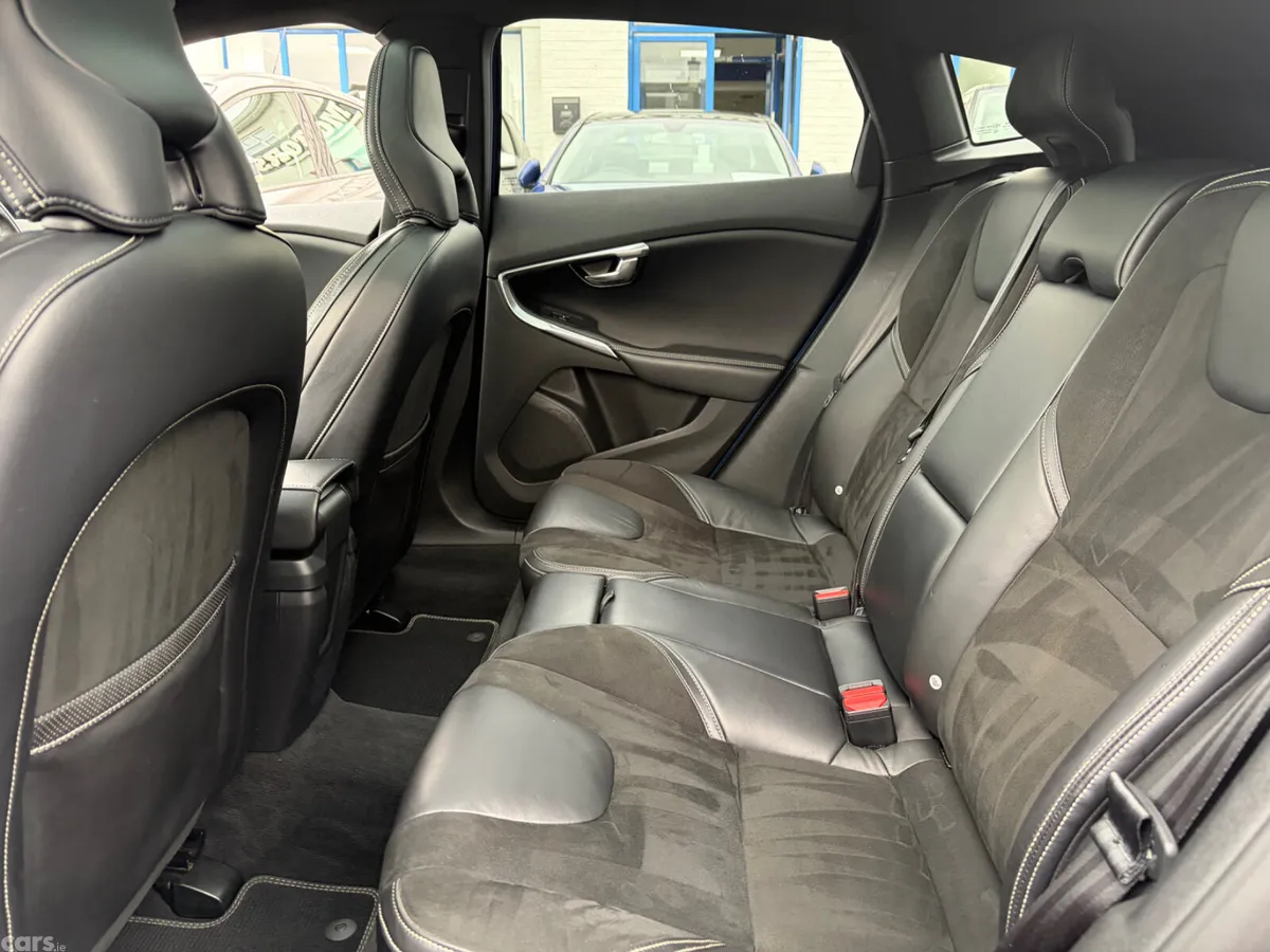 Volvo V40 Hatchback, Diesel, 2016, Blue