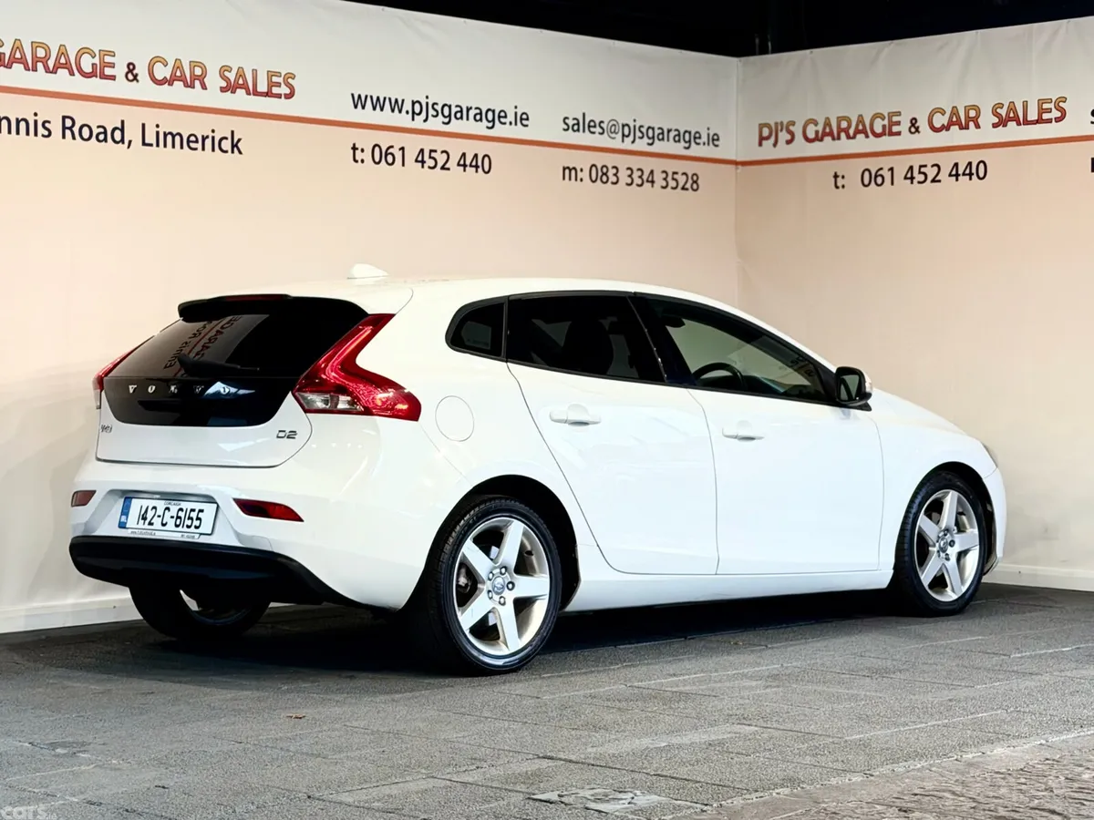 Volvo V40 Hatchback, Diesel, 2014, White