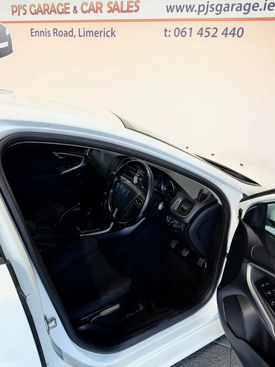 Volvo V40 Hatchback, Diesel, 2014, White