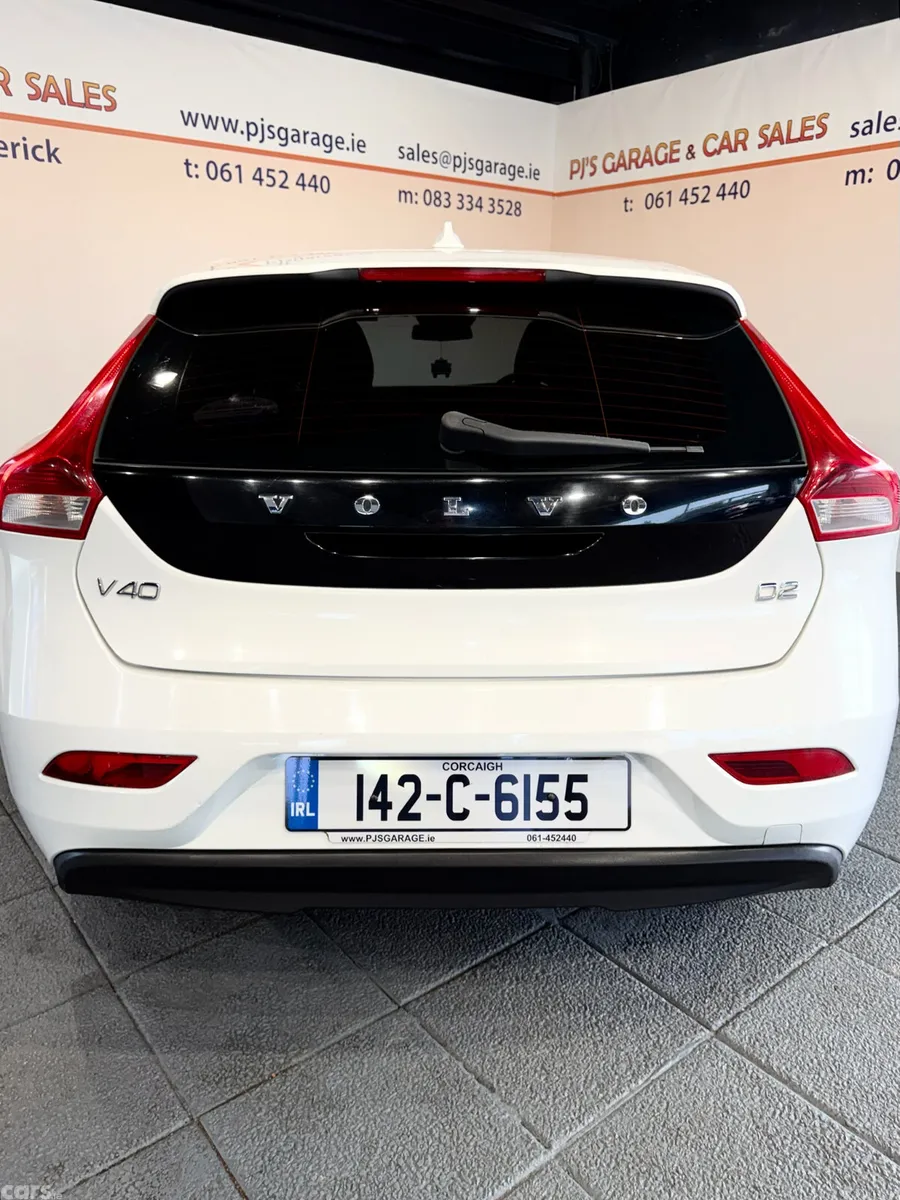 Volvo V40 Hatchback, Diesel, 2014, White