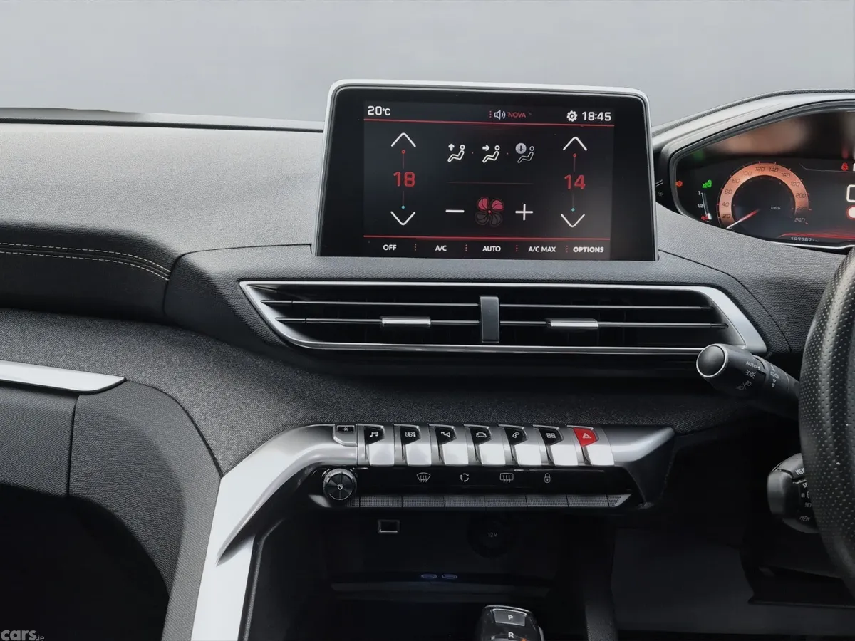 Peugeot 3008 MPV, Diesel, 2018, Red