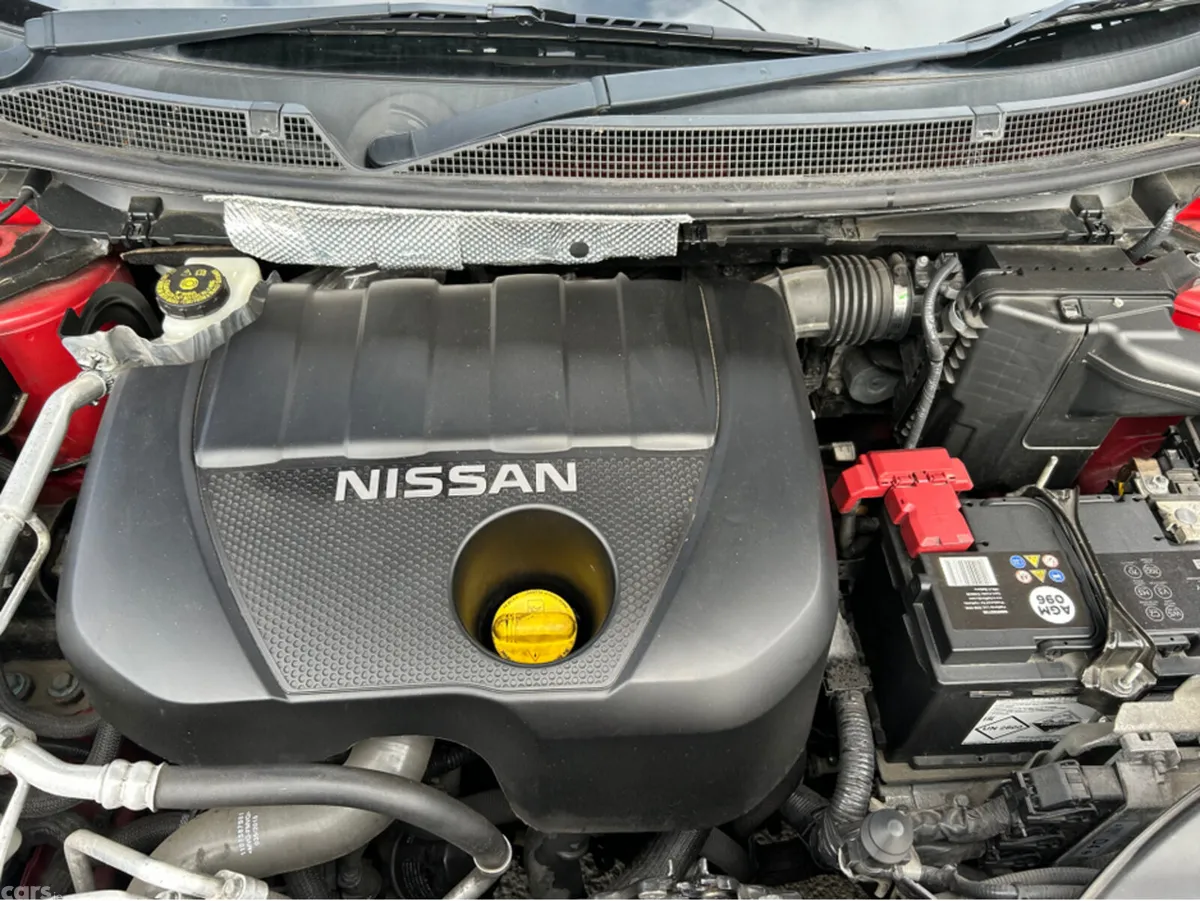 Nissan Qashqai MPV, Diesel, 2015, Red