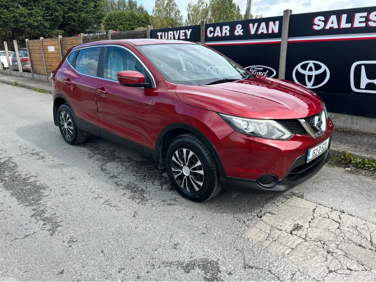 Nissan Qashqai MPV, Diesel, 2015, Red