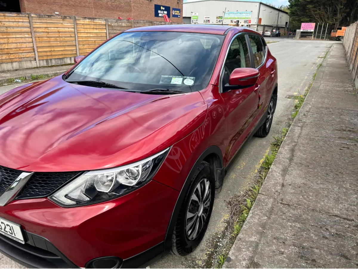 Nissan Qashqai MPV, Diesel, 2015, Red