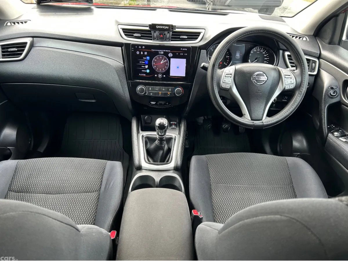 Nissan Qashqai MPV, Diesel, 2015, Red