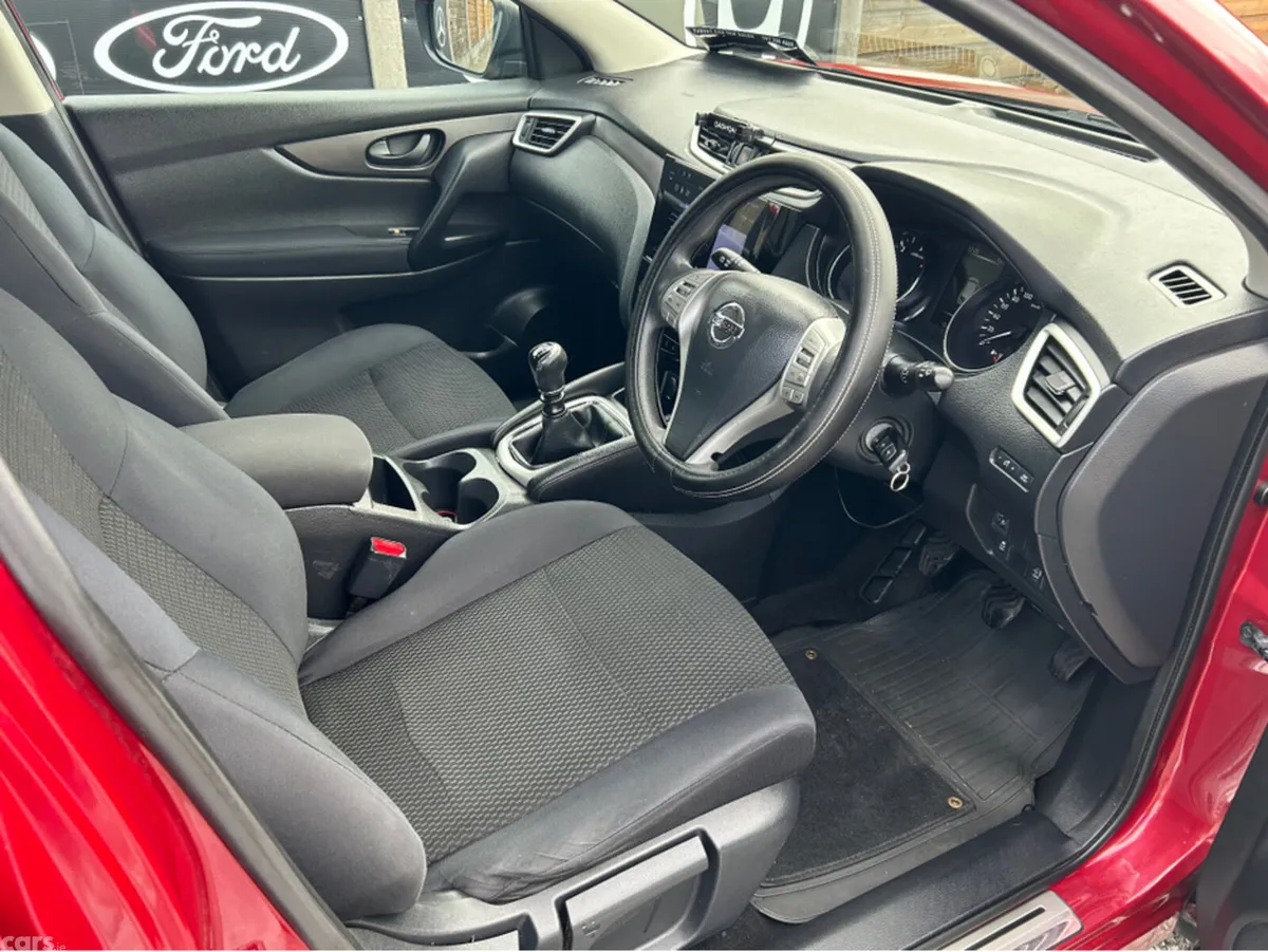 Nissan Qashqai MPV, Diesel, 2015, Red