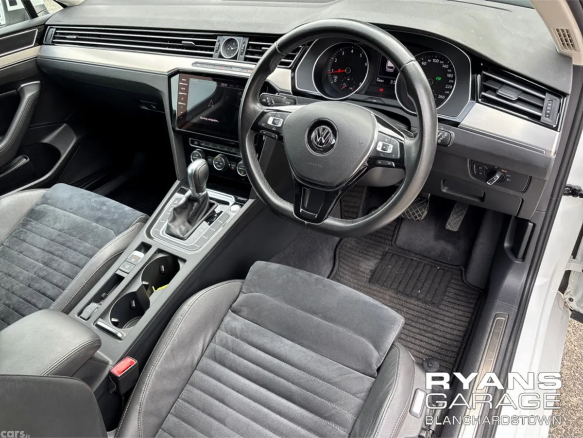 Volkswagen Passat Estate, Petrol, 2018, White