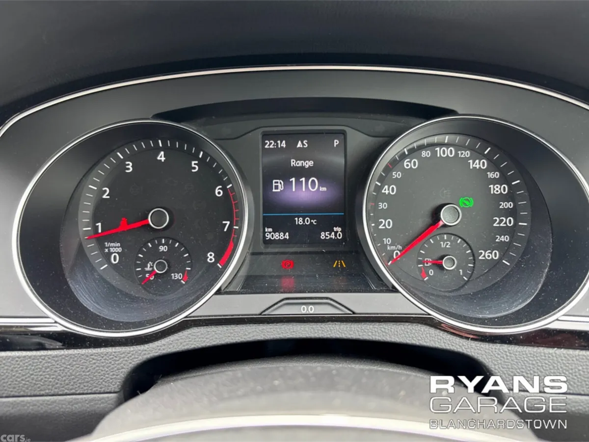 Volkswagen Passat Estate, Petrol, 2018, White