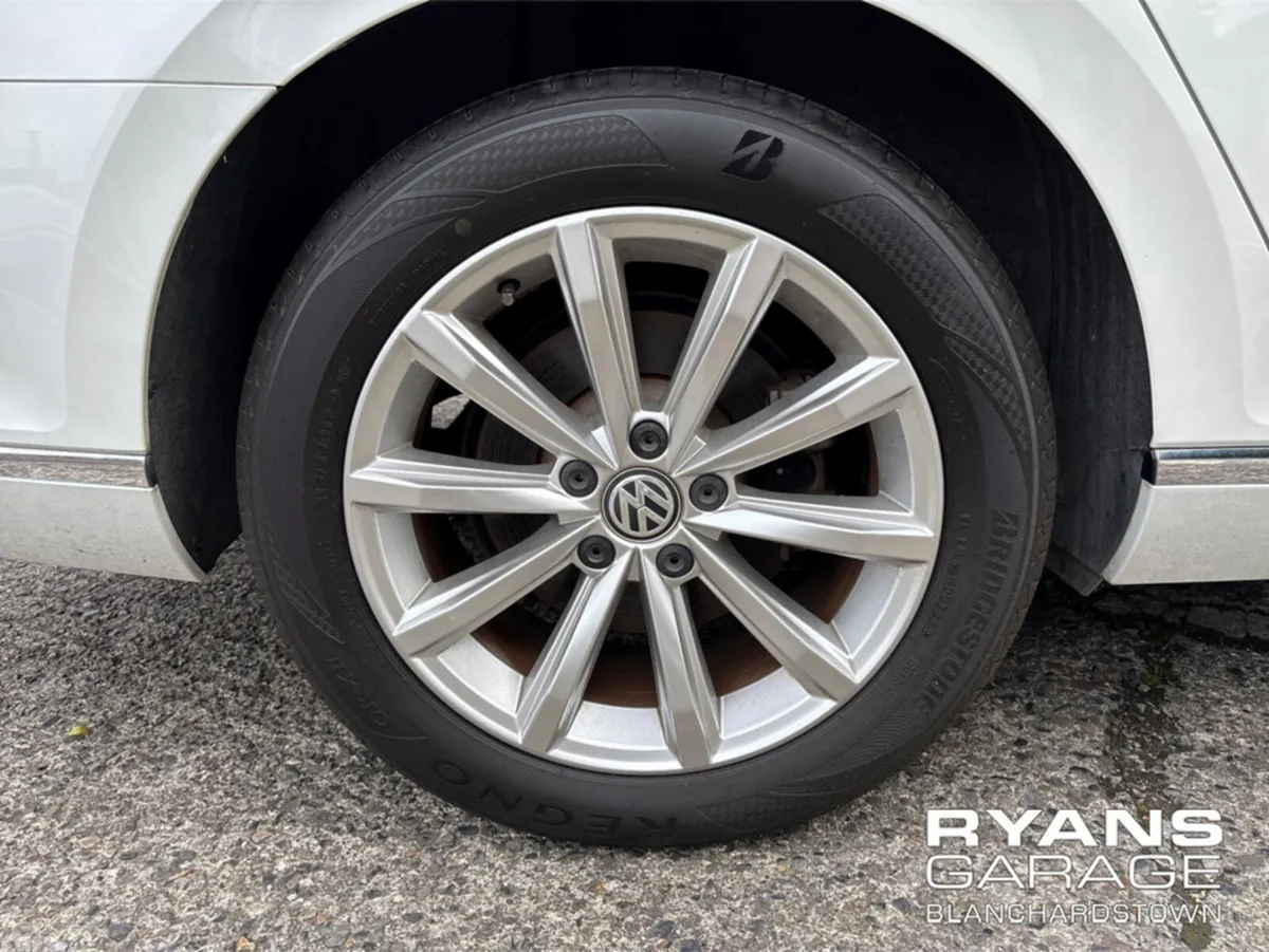 Volkswagen Passat Estate, Petrol, 2018, White