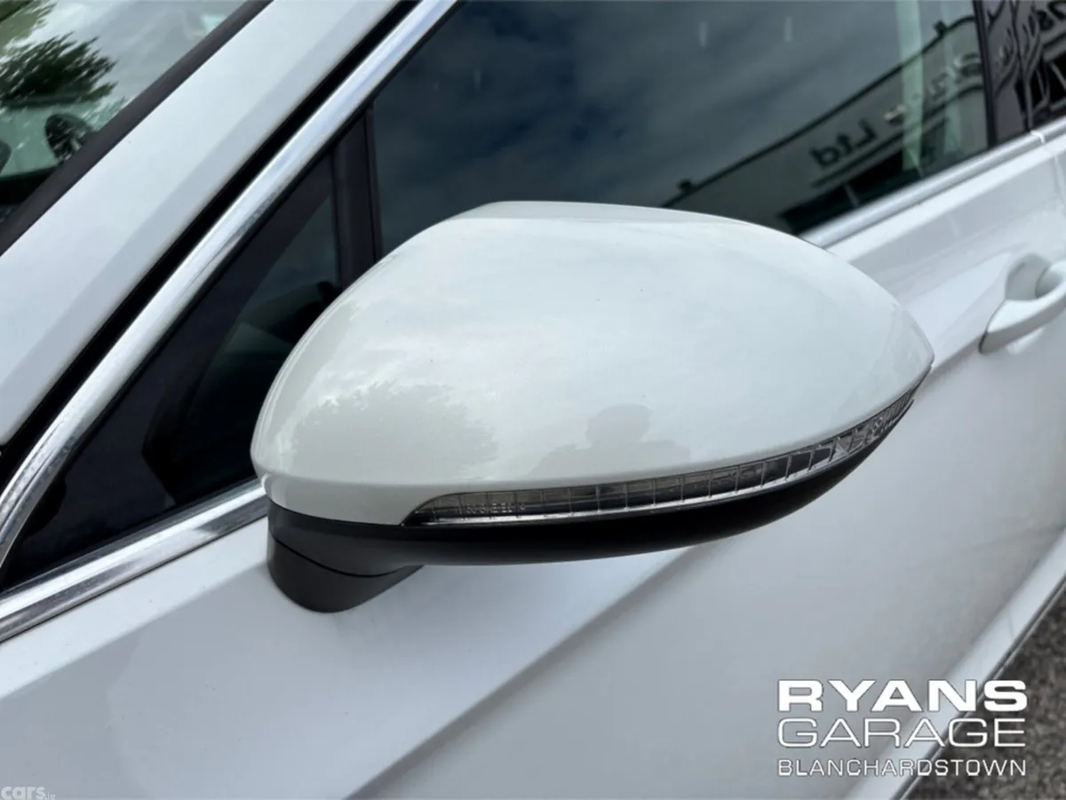 Volkswagen Passat Estate, Petrol, 2018, White