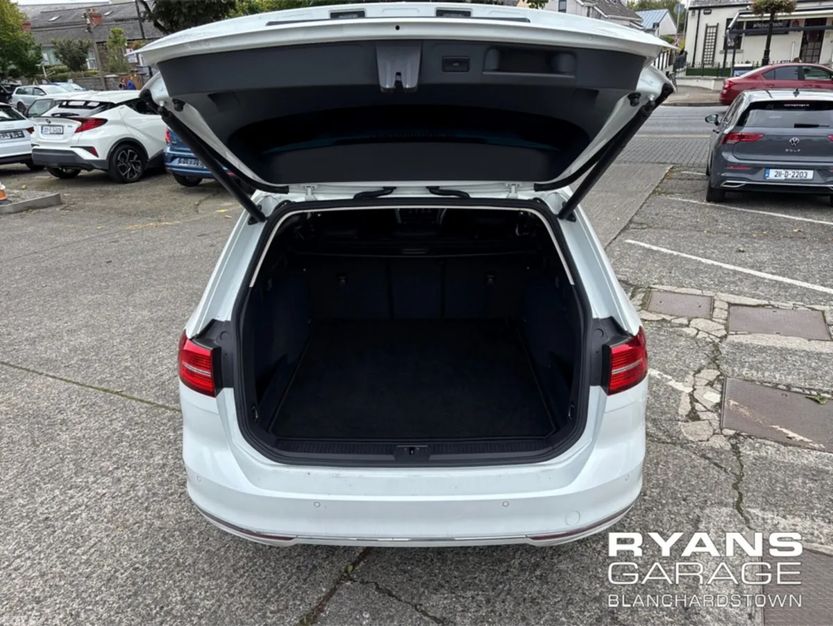 Volkswagen Passat Estate, Petrol, 2018, White