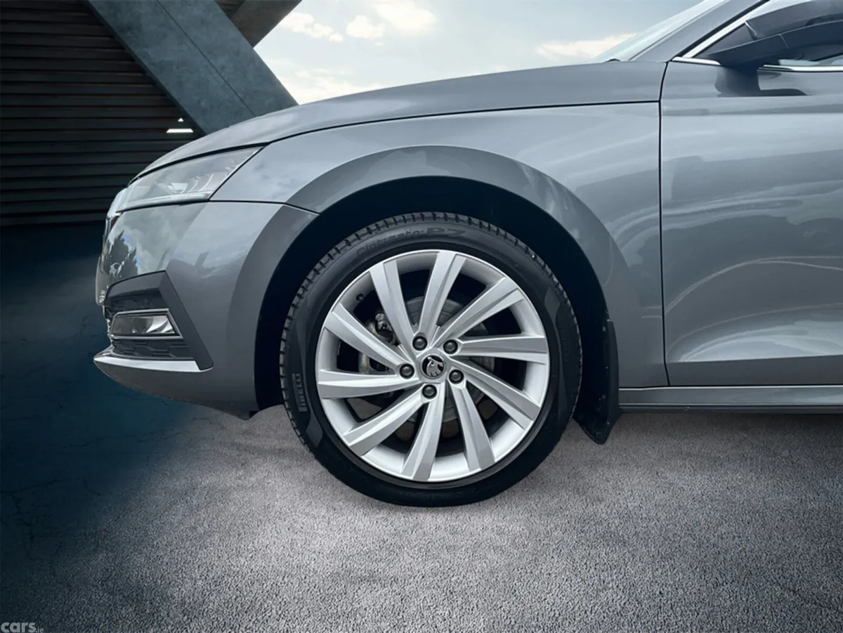 Skoda Octavia Hatchback, Diesel, 2024, Grey