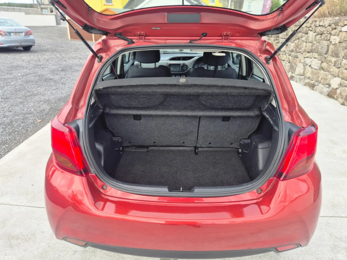 Toyota Yaris Hatchback, Petrol, 2015, Red