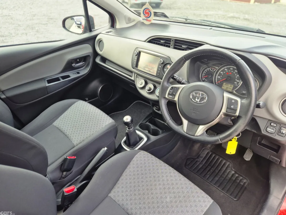 Toyota Yaris Hatchback, Petrol, 2015, Red