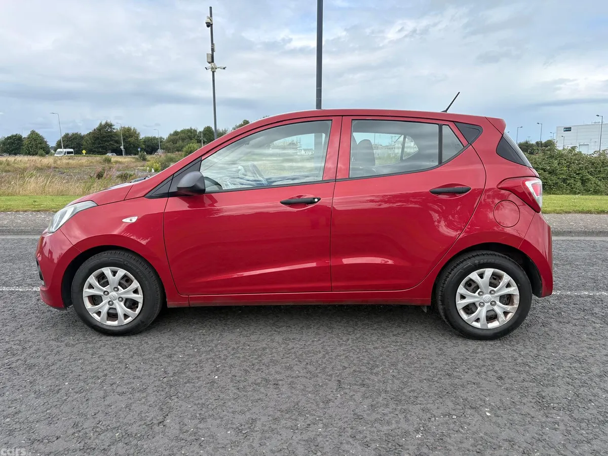 Hyundai i10 Hatchback, Petrol, 2015, Red