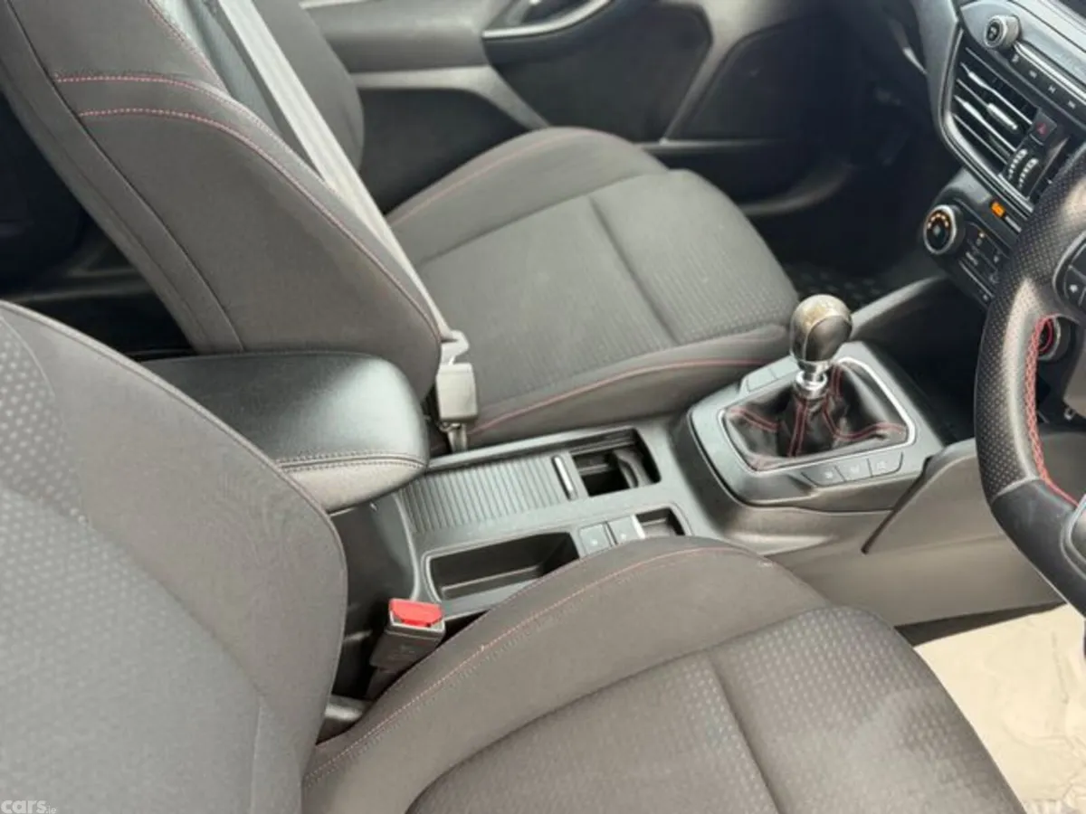 Ford Focus Hatchback, Diesel, 2018, Blue