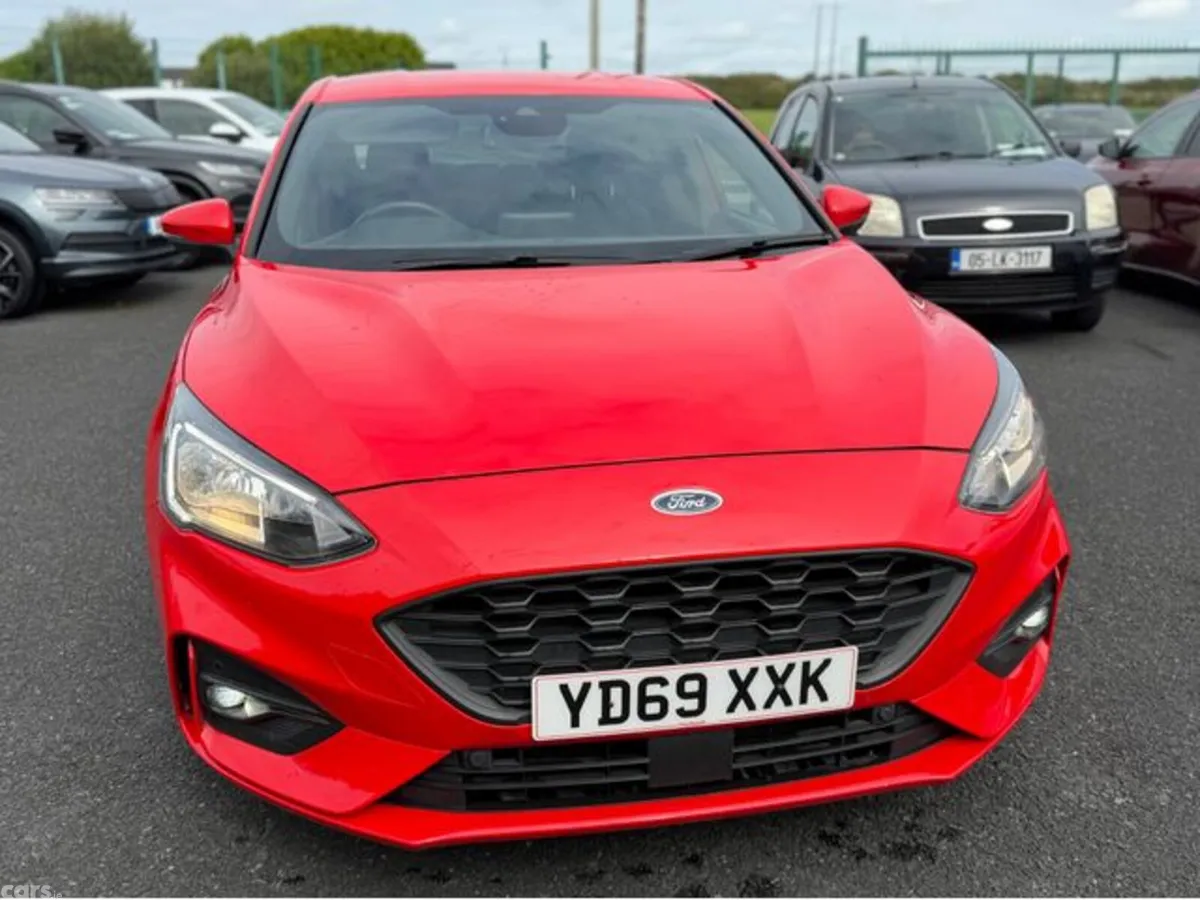 Ford Focus Hatchback, Diesel, 2019, Red