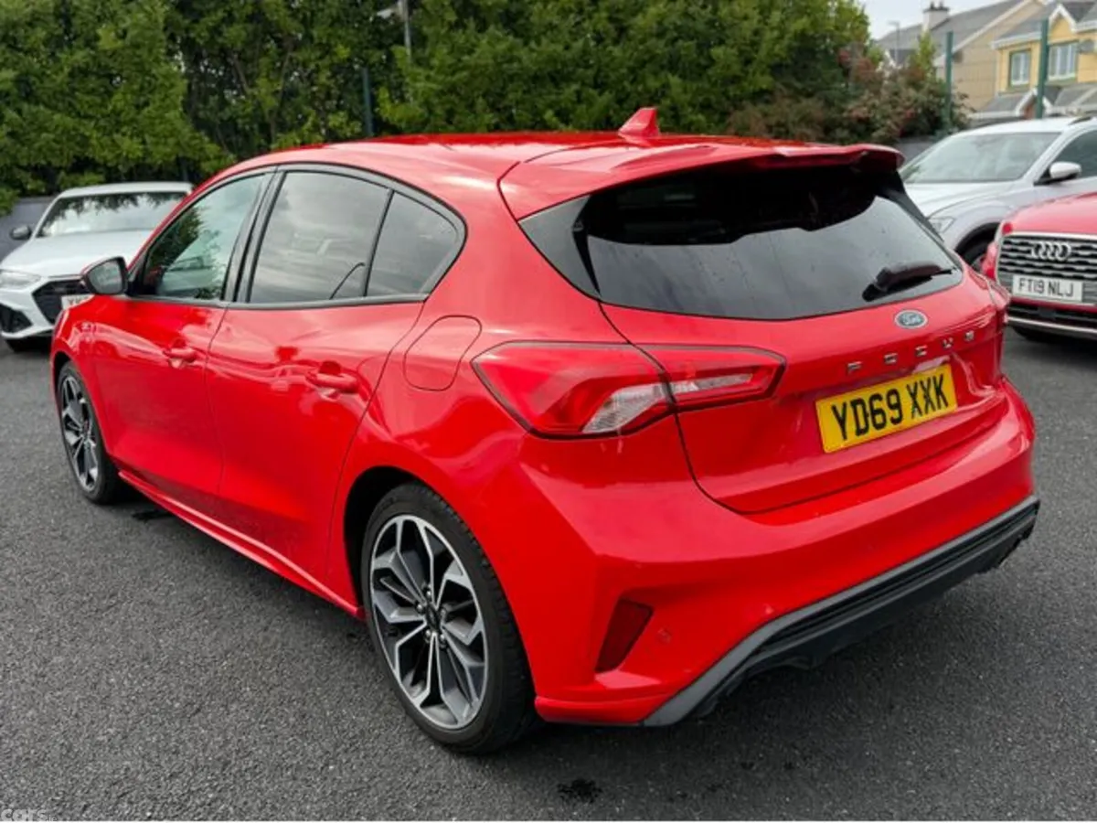 Ford Focus Hatchback, Diesel, 2019, Red