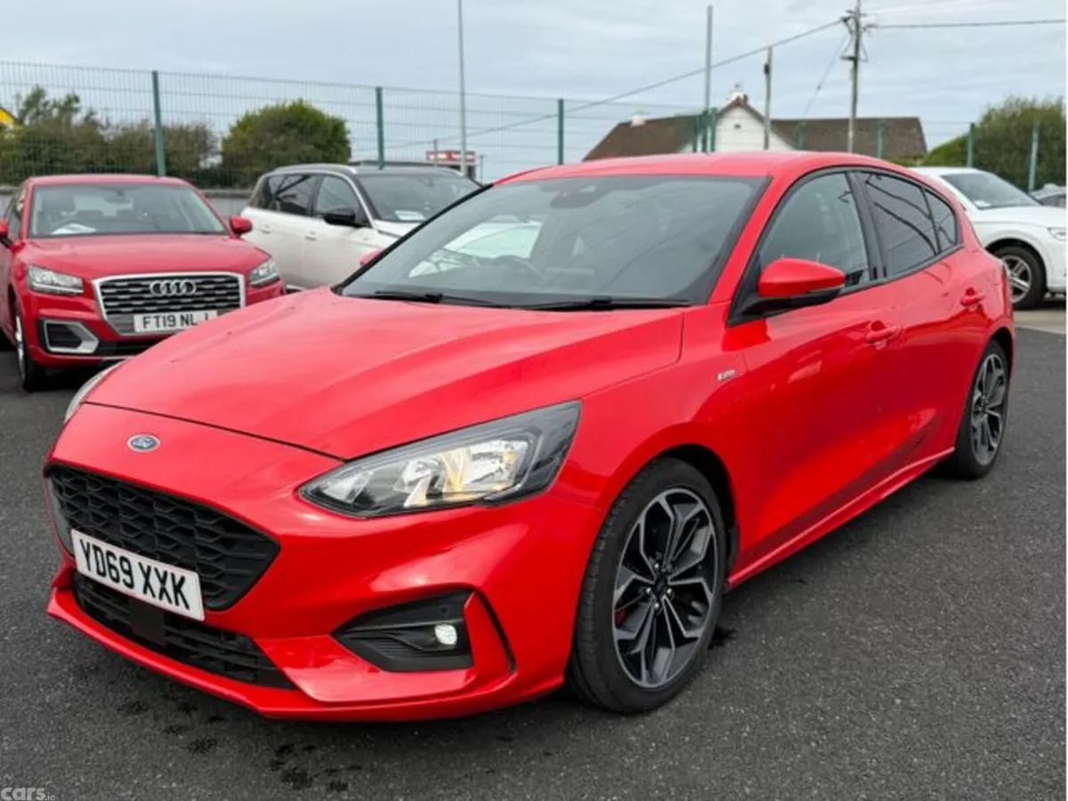 Ford Focus Hatchback, Diesel, 2019, Red
