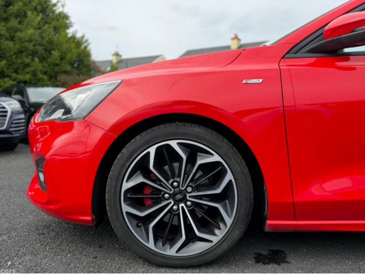 Ford Focus Hatchback, Diesel, 2019, Red