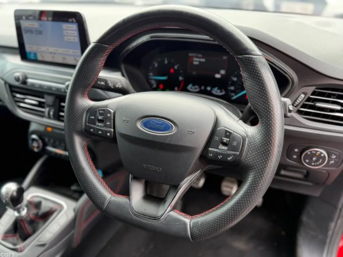 Ford Focus Hatchback, Diesel, 2019, Red