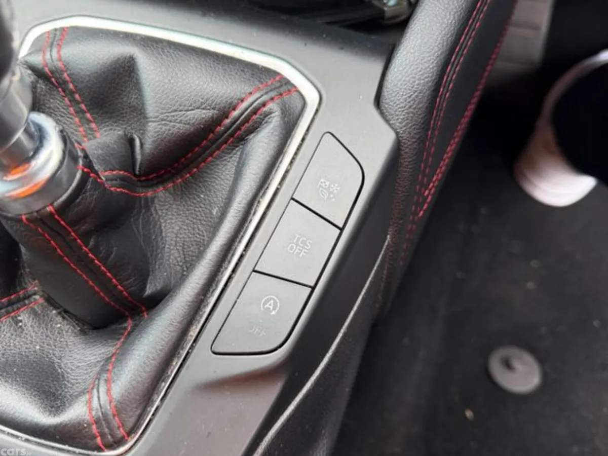 Ford Focus Hatchback, Diesel, 2019, Red
