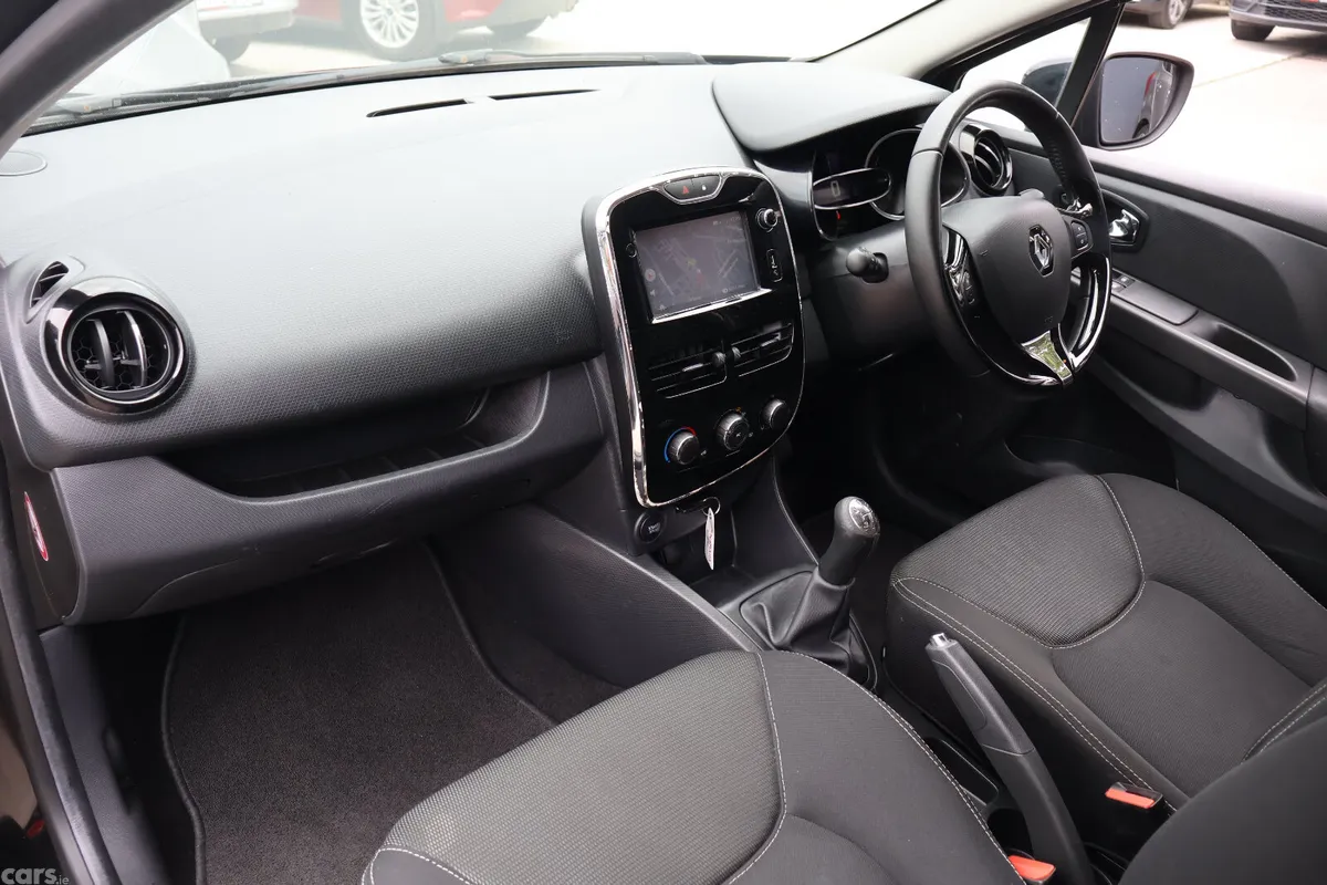 Renault Clio Hatchback, Petrol, 2015, Black