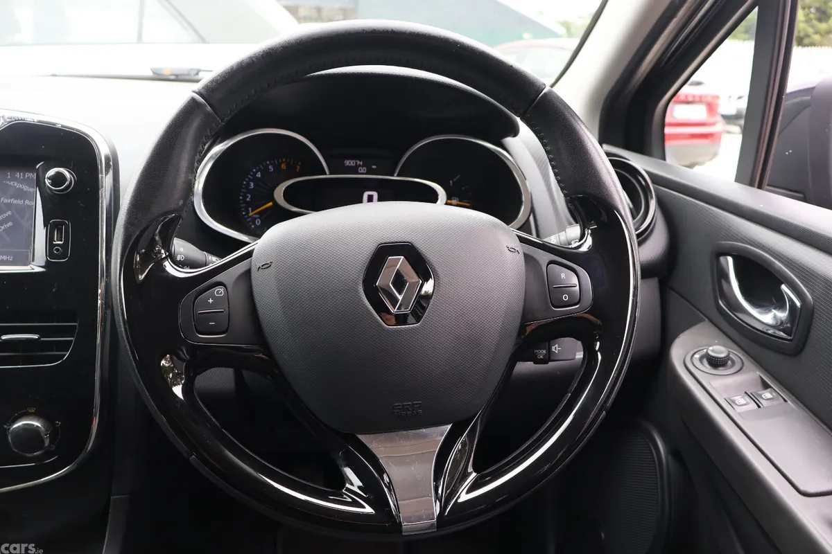 Renault Clio Hatchback, Petrol, 2015, Black
