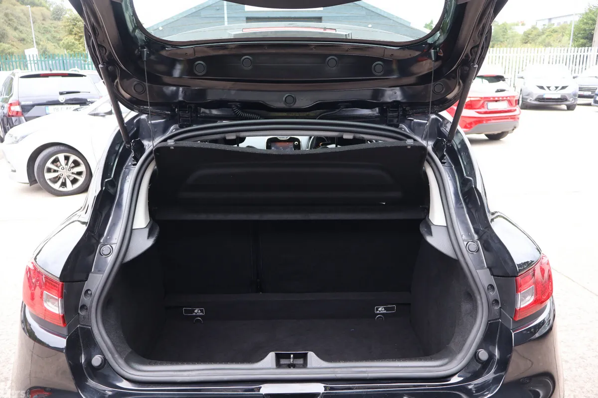 Renault Clio Hatchback, Petrol, 2015, Black