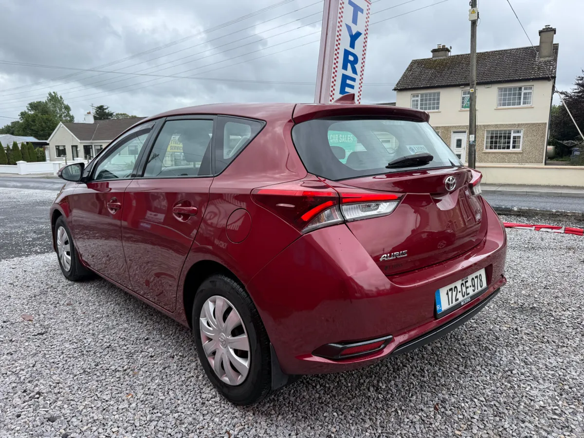 Toyota Auris Hatchback, Petrol, 2017, Red