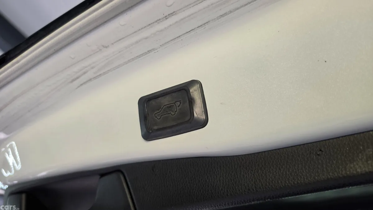 Toyota RAV4 SUV, Petrol Hybrid, 2019, White
