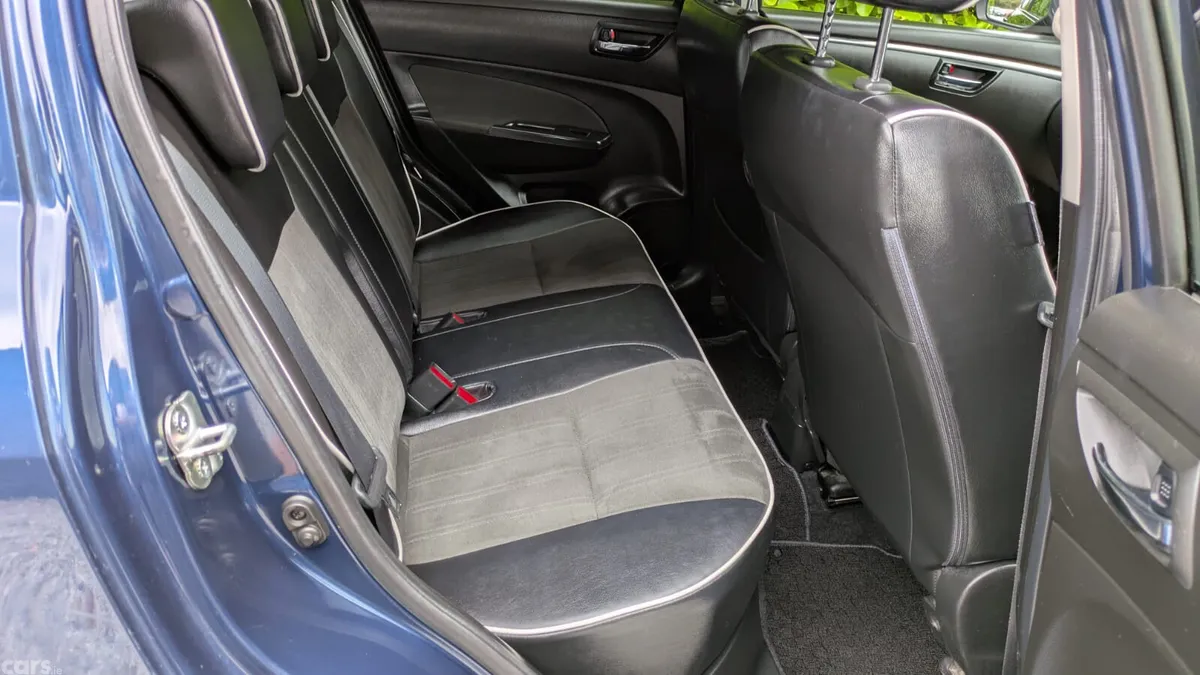 Suzuki Swift Hatchback, Petrol, 2015, Blue