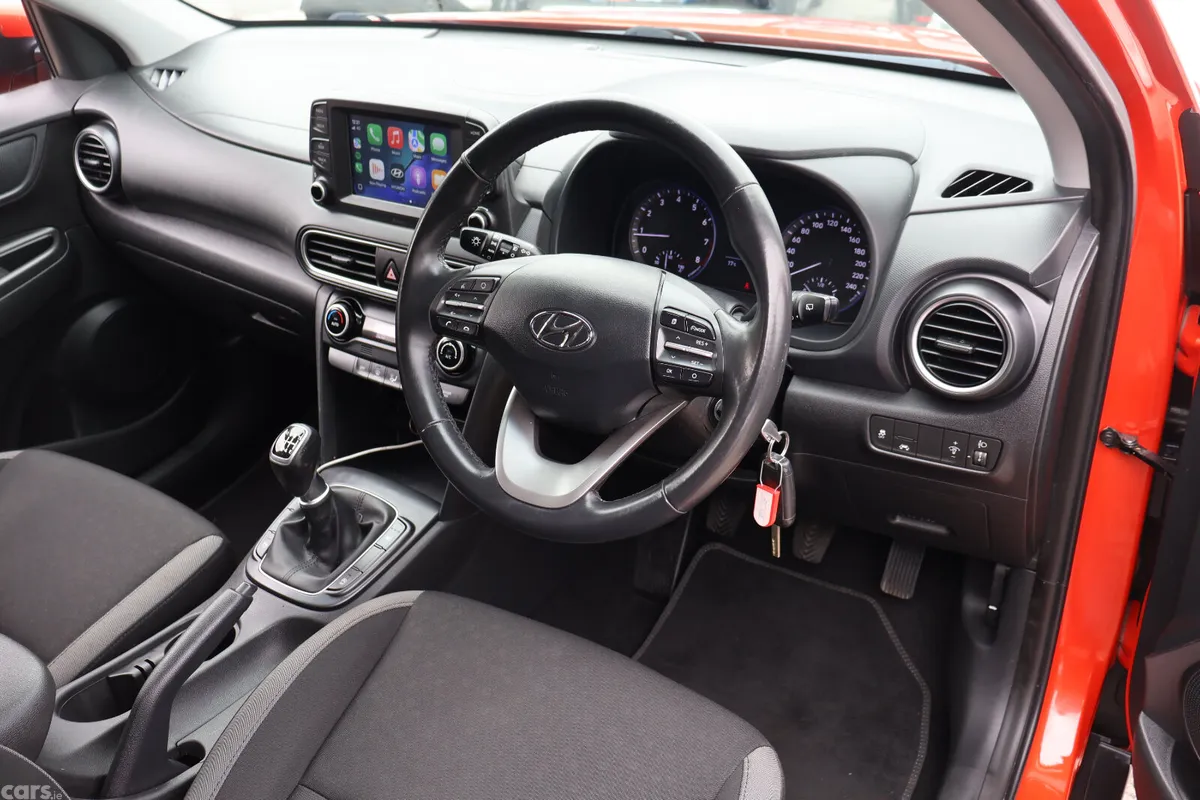 Hyundai KONA MPV, Petrol, 2018, Orange