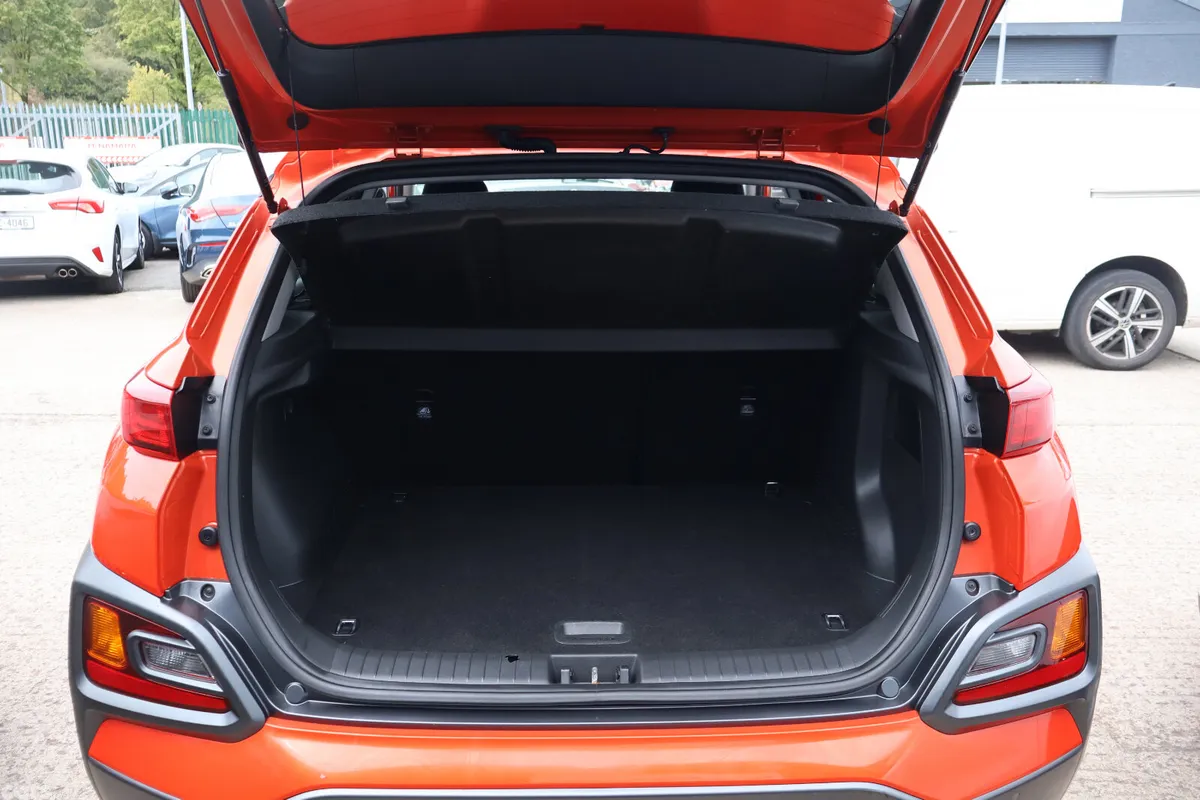 Hyundai KONA MPV, Petrol, 2018, Orange